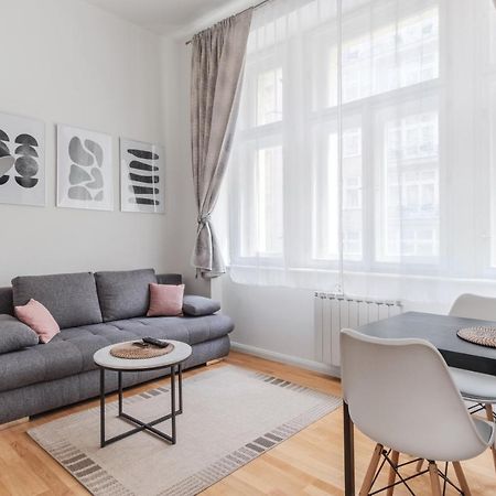 Luminous Apartment For 2 Near Wenceslas Square By Prague Days Exterior foto